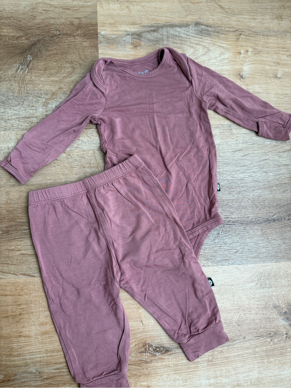 Kyte Baby Mauve Long Sleeve Bodysuit & Pants Set